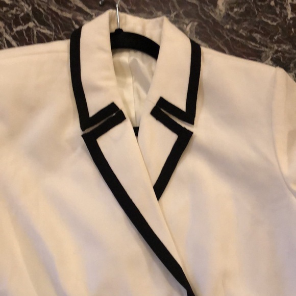 crêpe white dressy jacket with peplum perfect condition - Picture 2 of 7